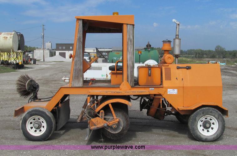 image for item G2106 Broyce Broom RC300