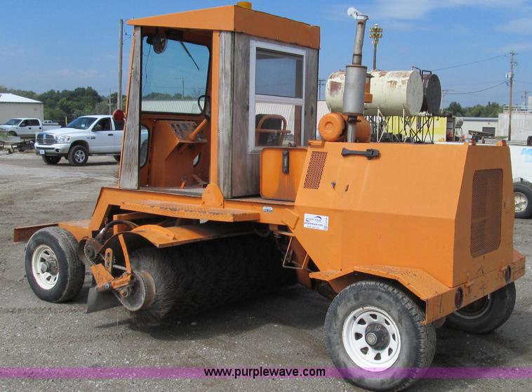 image for item G2106 Broyce Broom RC300