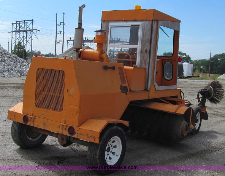 image for item G2106 Broyce Broom RC300