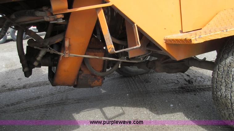 image for item G2106 Broyce Broom RC300