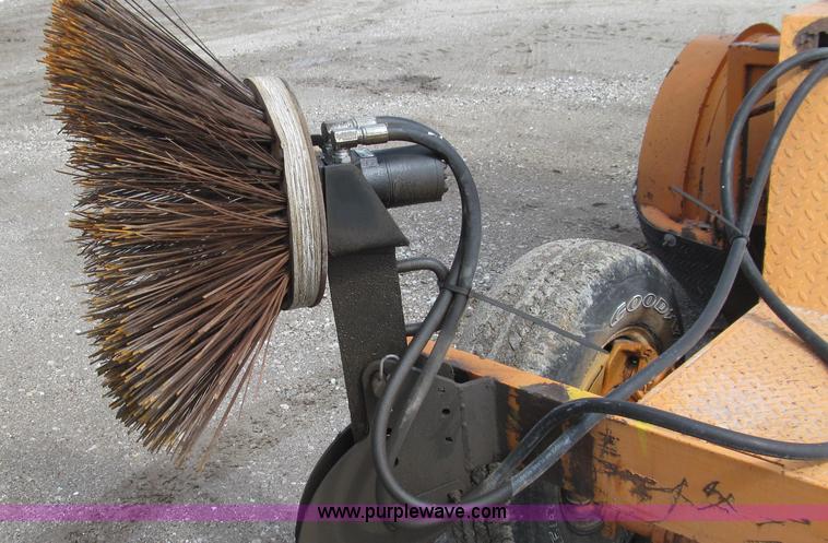 image for item G2106 Broyce Broom RC300