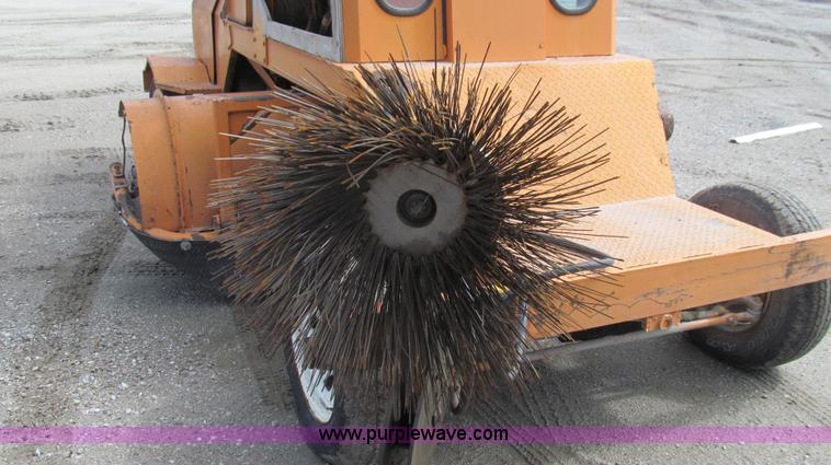 image for item G2106 Broyce Broom RC300