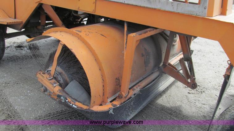 image for item G2106 Broyce Broom RC300