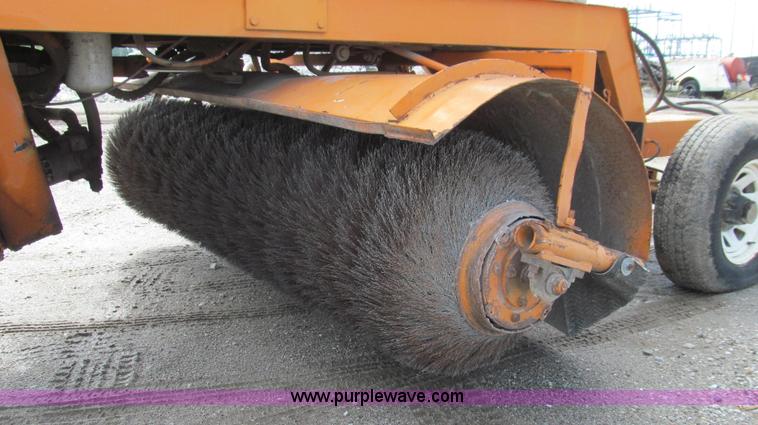 image for item G2106 Broyce Broom RC300