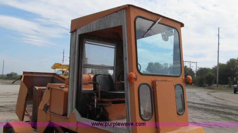 image for item G2106 Broyce Broom RC300