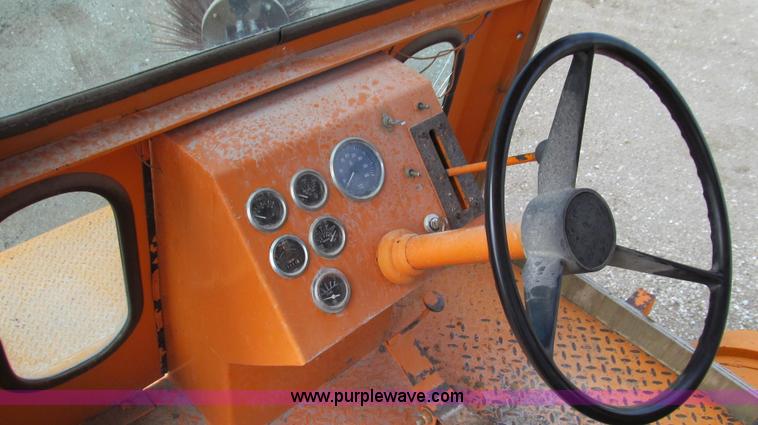 image for item G2106 Broyce Broom RC300