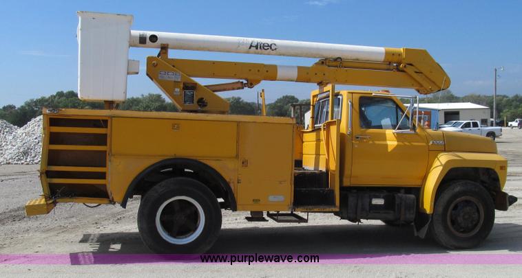 image for item G2107 1987 Ford F600 Altec bucket truck