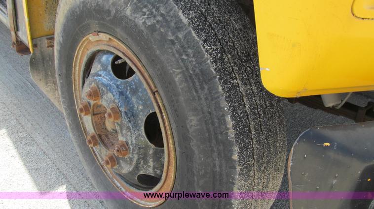 image for item G2107 1987 Ford F600 Altec bucket truck