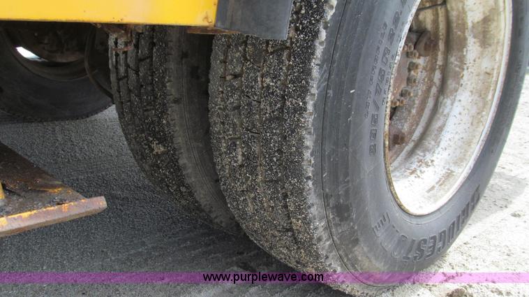 image for item G2107 1987 Ford F600 Altec bucket truck