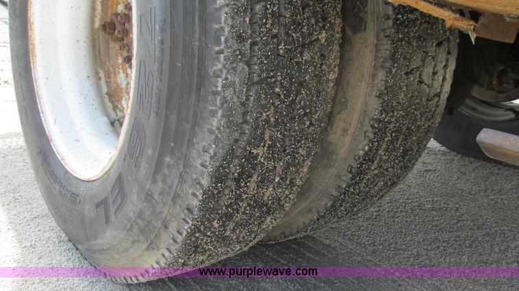 image for item G2107 1987 Ford F600 Altec bucket truck