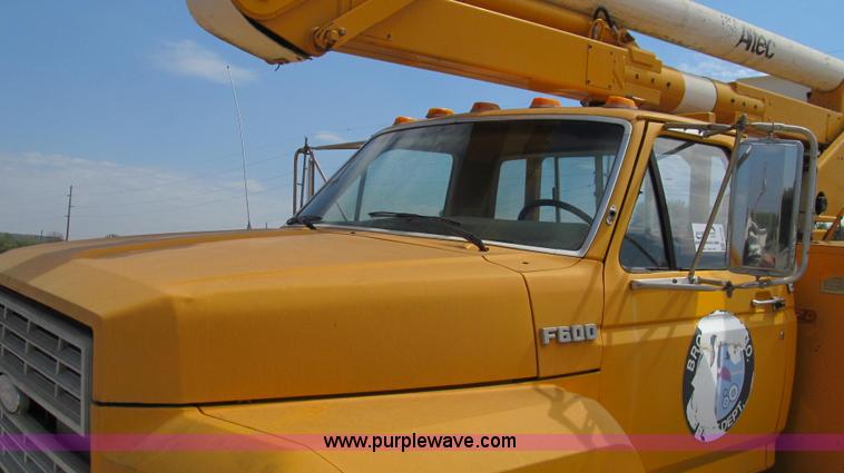image for item G2107 1987 Ford F600 Altec bucket truck