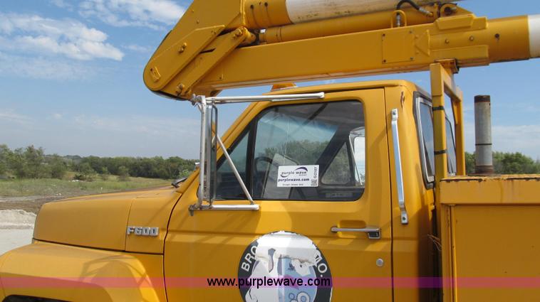 image for item G2107 1987 Ford F600 Altec bucket truck