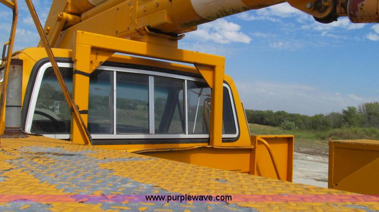 image for item G2107 1987 Ford F600 Altec bucket truck