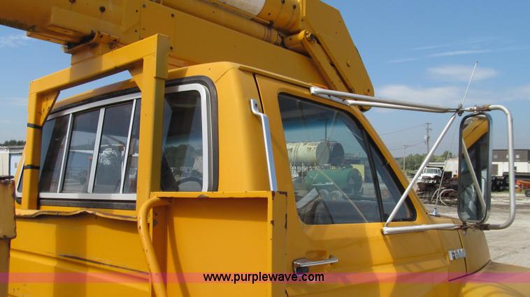 image for item G2107 1987 Ford F600 Altec bucket truck