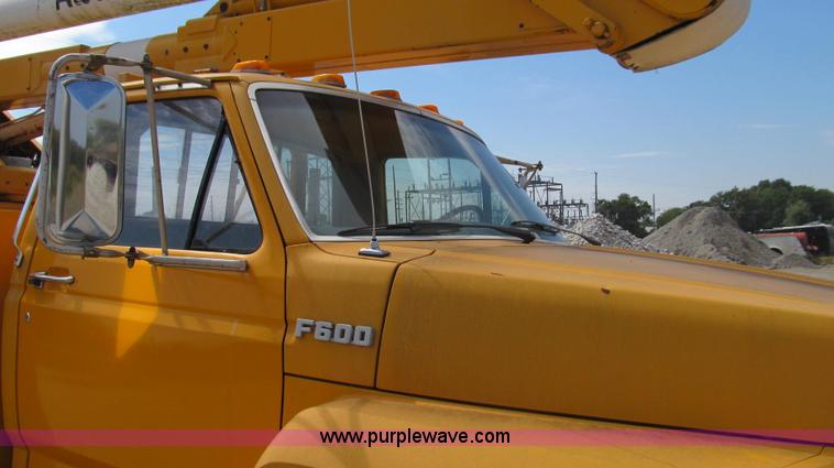 image for item G2107 1987 Ford F600 Altec bucket truck