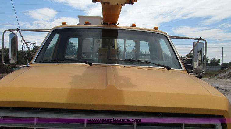 image for item G2107 1987 Ford F600 Altec bucket truck
