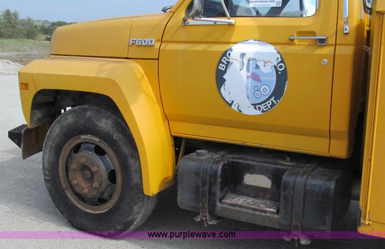 image for item G2107 1987 Ford F600 Altec bucket truck