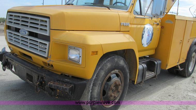 image for item G2107 1987 Ford F600 Altec bucket truck