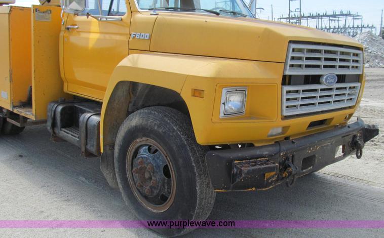 image for item G2107 1987 Ford F600 Altec bucket truck