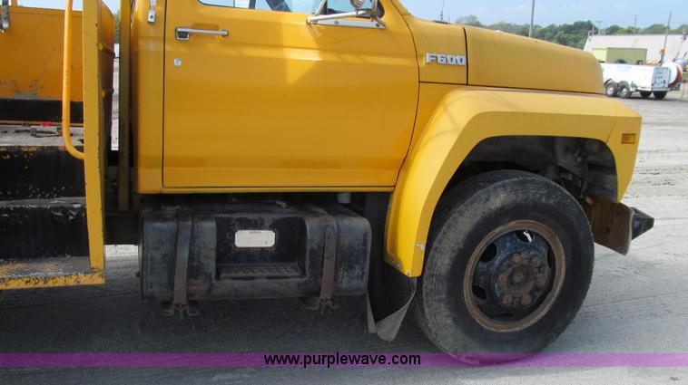 image for item G2107 1987 Ford F600 Altec bucket truck
