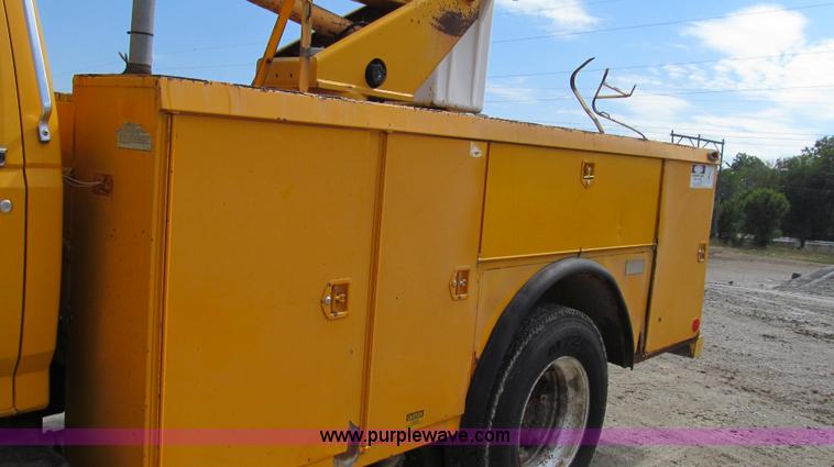 image for item G2107 1987 Ford F600 Altec bucket truck