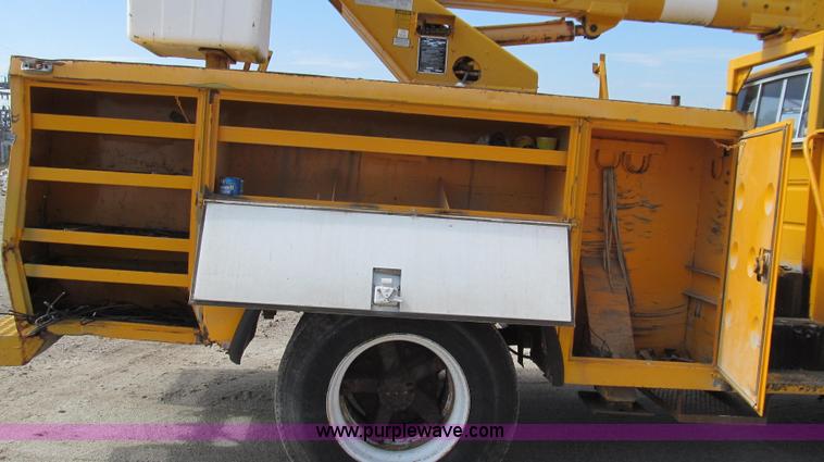 image for item G2107 1987 Ford F600 Altec bucket truck