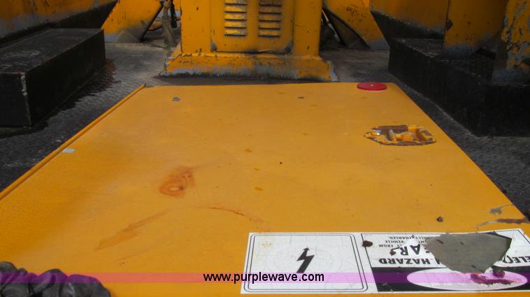 image for item G2107 1987 Ford F600 Altec bucket truck