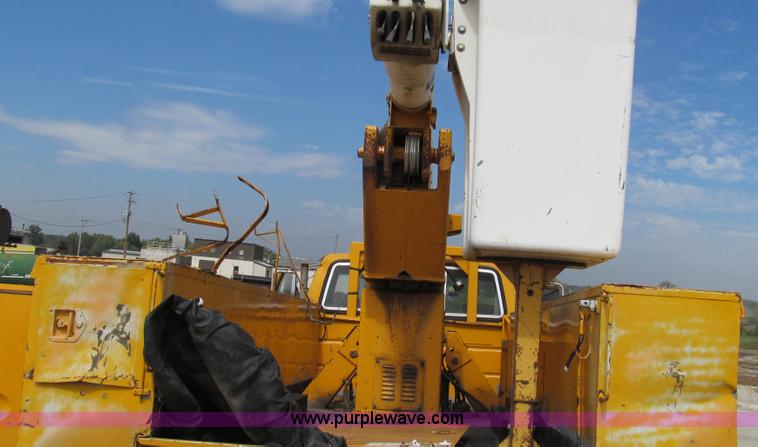 image for item G2107 1987 Ford F600 Altec bucket truck