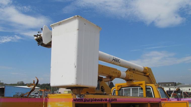 image for item G2107 1987 Ford F600 Altec bucket truck