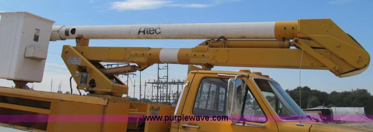image for item G2107 1987 Ford F600 Altec bucket truck