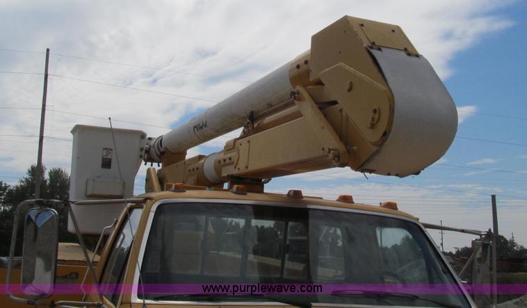 image for item G2107 1987 Ford F600 Altec bucket truck