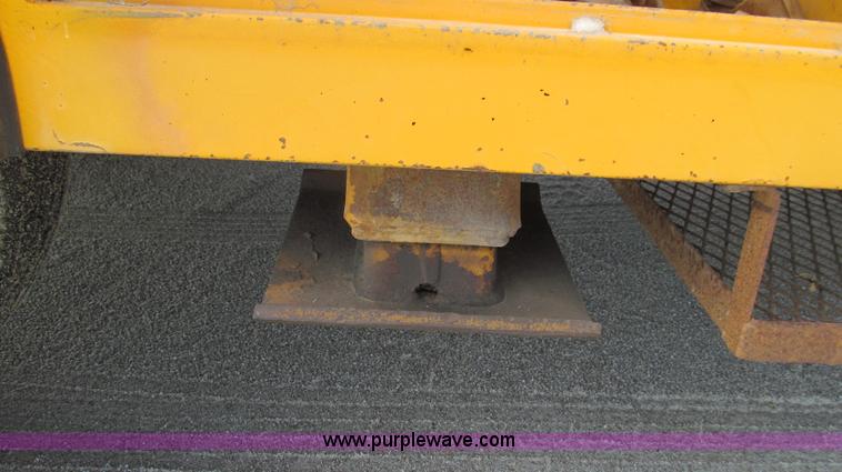 image for item G2107 1987 Ford F600 Altec bucket truck