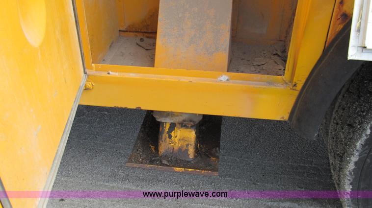 image for item G2107 1987 Ford F600 Altec bucket truck