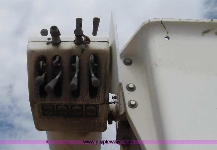 image for item G2107 1987 Ford F600 Altec bucket truck