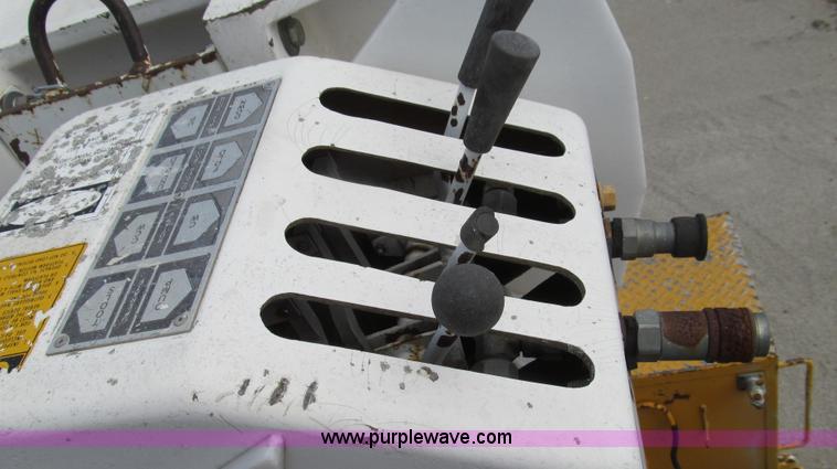 image for item G2107 1987 Ford F600 Altec bucket truck