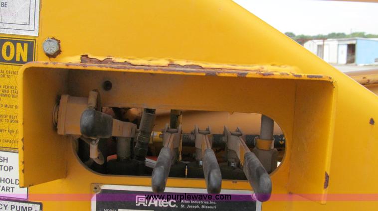 image for item G2107 1987 Ford F600 Altec bucket truck