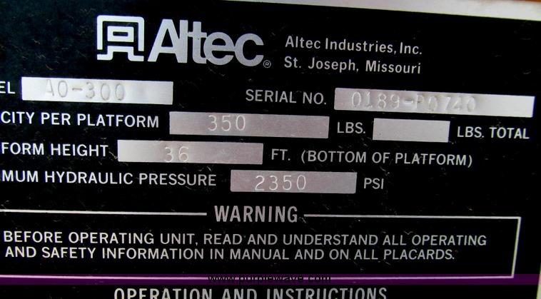 image for item G2107 1987 Ford F600 Altec bucket truck