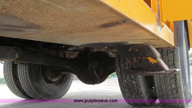 image for item G2107 1987 Ford F600 Altec bucket truck