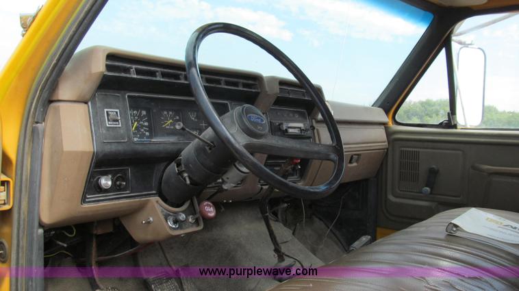 image for item G2107 1987 Ford F600 Altec bucket truck