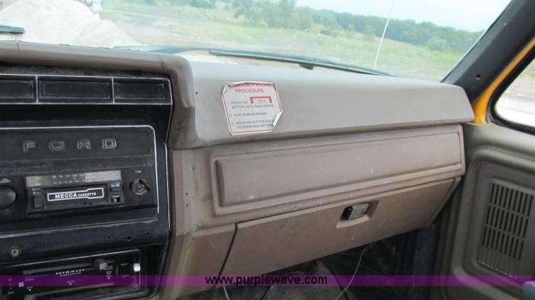 image for item G2107 1987 Ford F600 Altec bucket truck