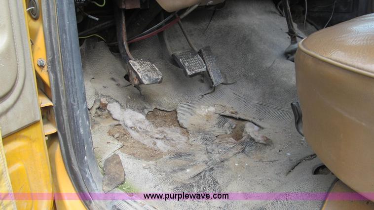 image for item G2107 1987 Ford F600 Altec bucket truck