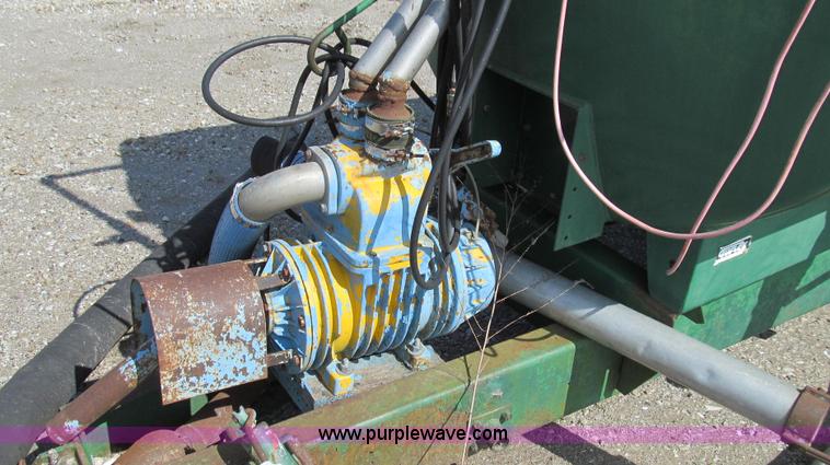 image for item G2111 Badger 8700L BN326 honey wagon