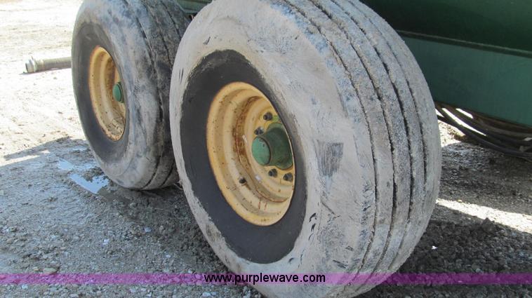 image for item G2111 Badger 8700L BN326 honey wagon