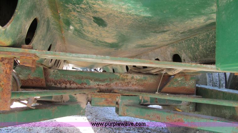 image for item G2111 Badger 8700L BN326 honey wagon