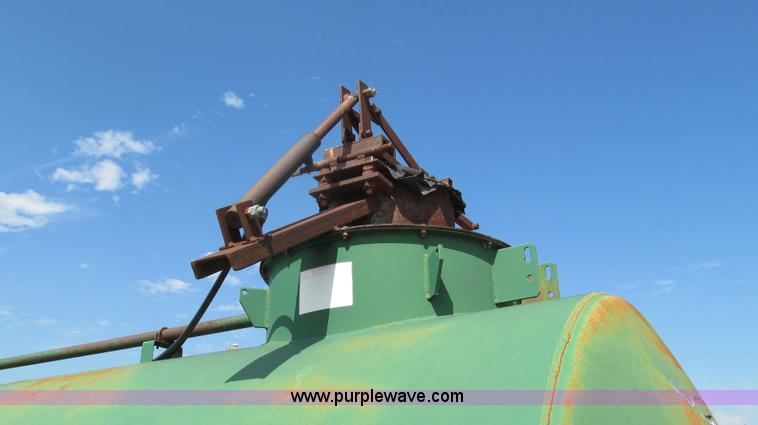 image for item G2111 Badger 8700L BN326 honey wagon