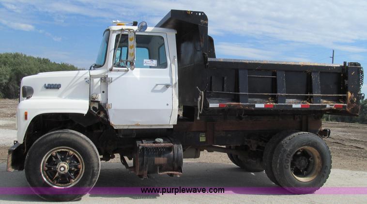 image for item G2114 1988 Ford L8000 dump truck