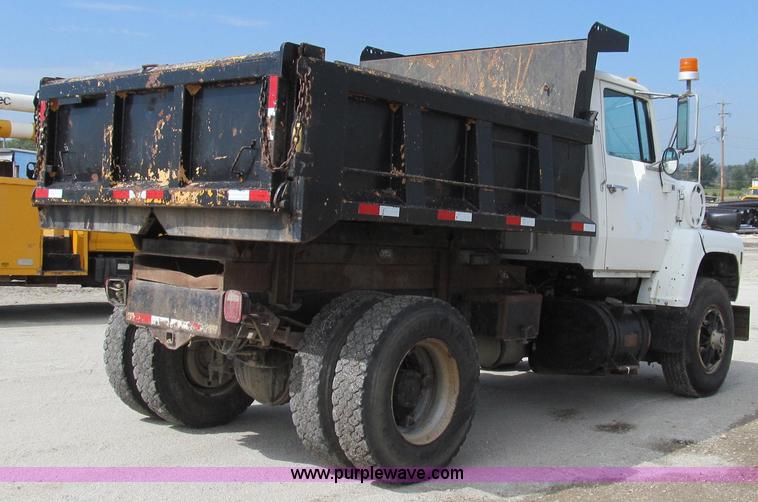 image for item G2114 1988 Ford L8000 dump truck
