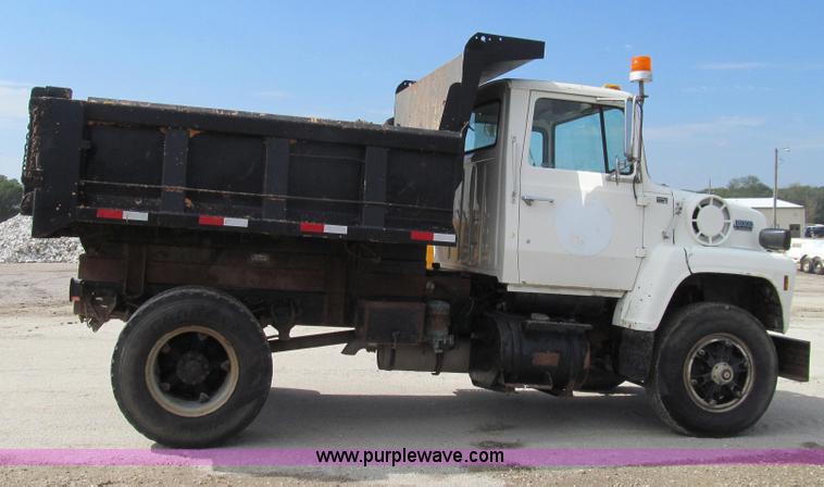 image for item G2114 1988 Ford L8000 dump truck