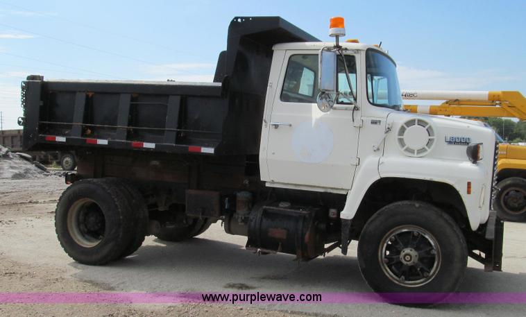 image for item G2114 1988 Ford L8000 dump truck