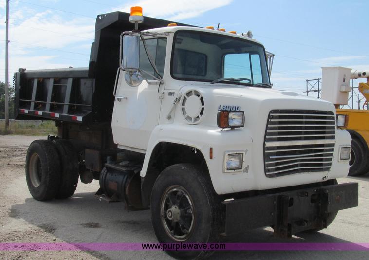 image for item G2114 1988 Ford L8000 dump truck